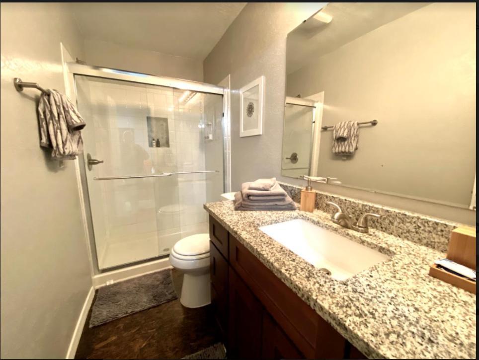 Private Bedroom Suite - Communal House Near Integris Oklahoma City Exterior photo